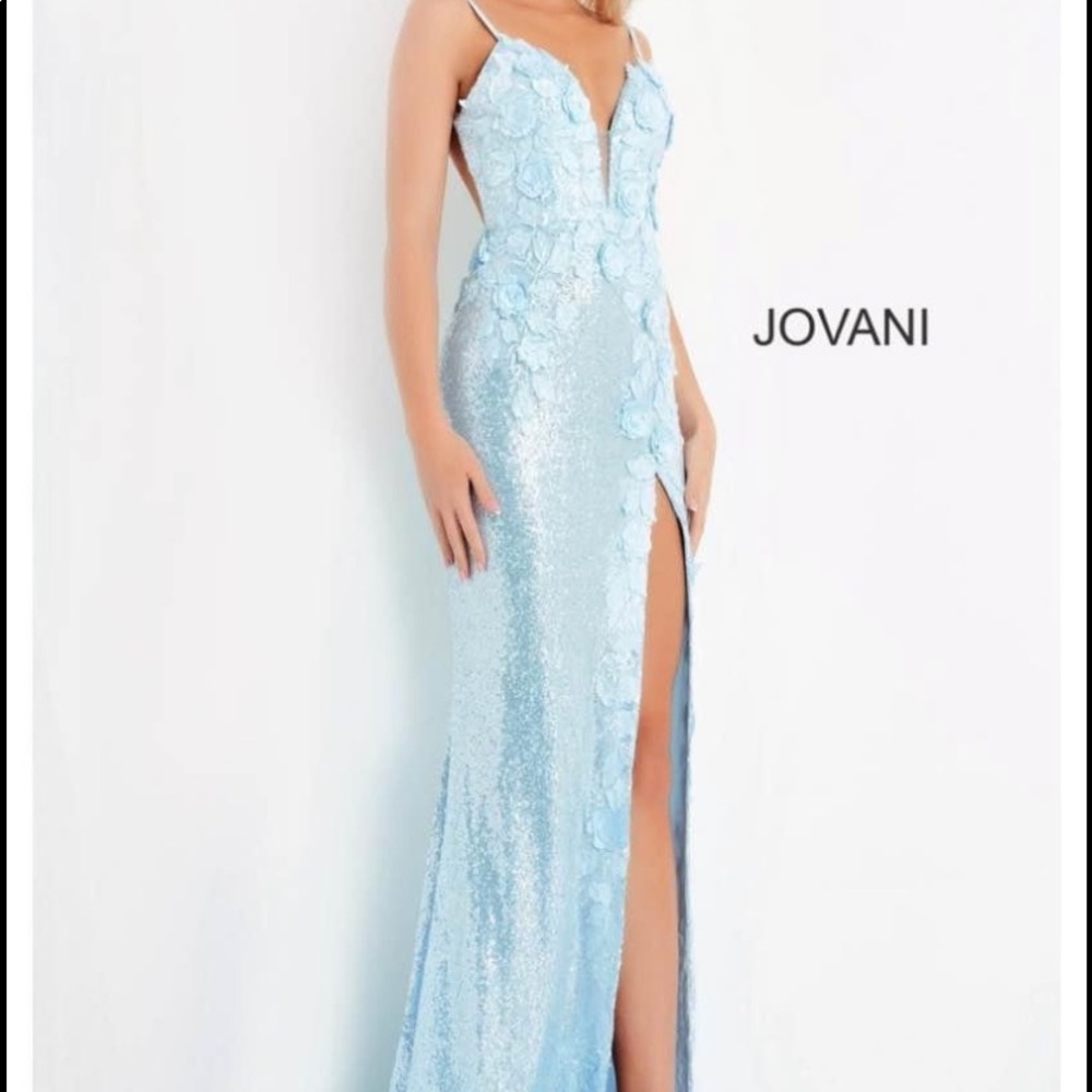 Selling this BRAND NEW, NEVER WORN JOVANI prom dress.